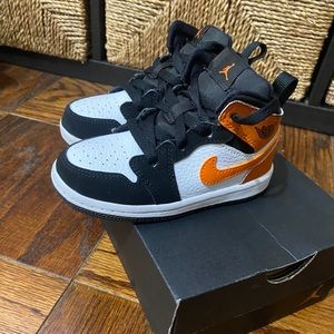 Jordan 1 Mid (Toddler size 8C)